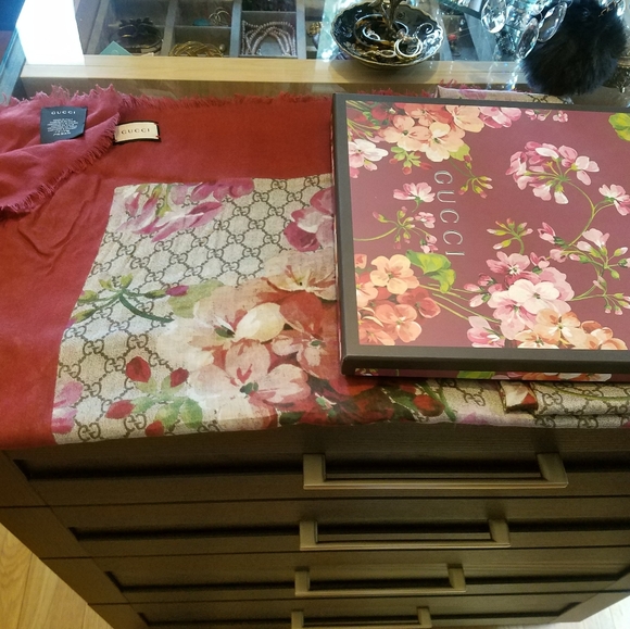 Gucci Blooms scarf - Picture 1 of 2
